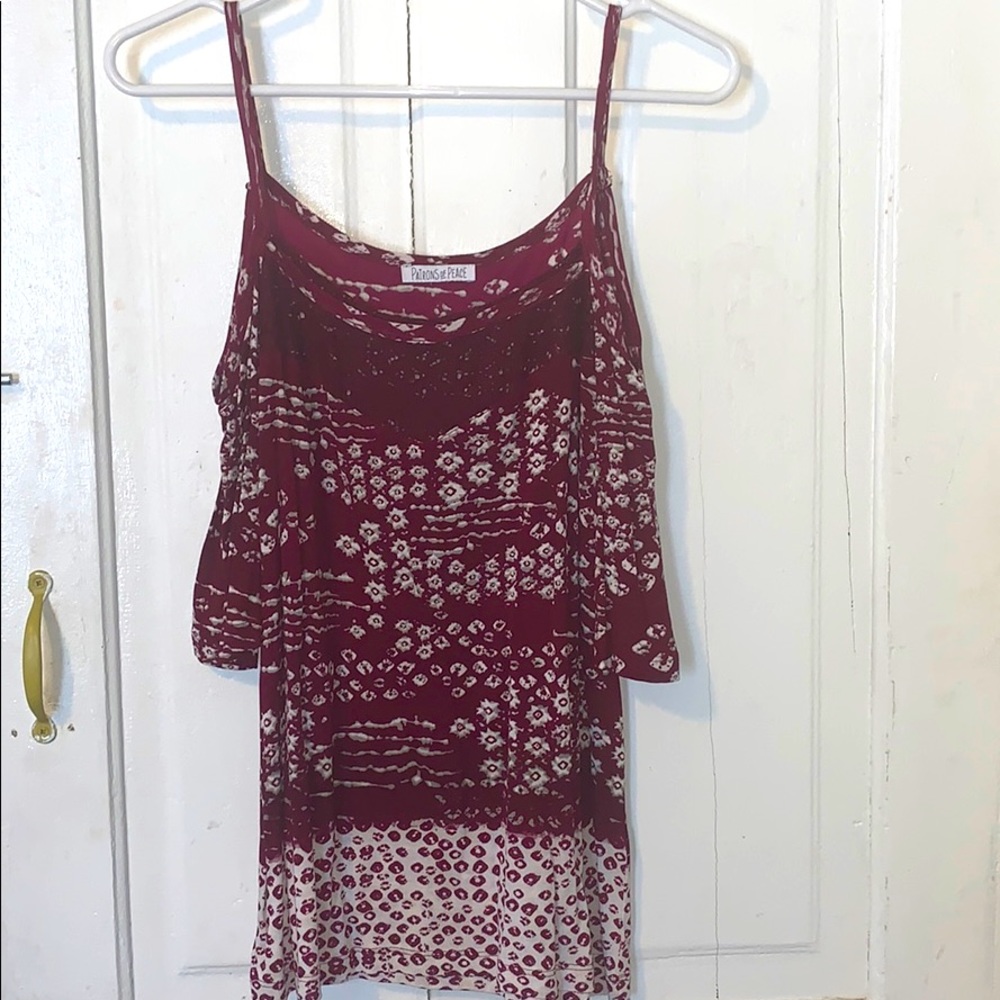 Maroon cut out sleeve top